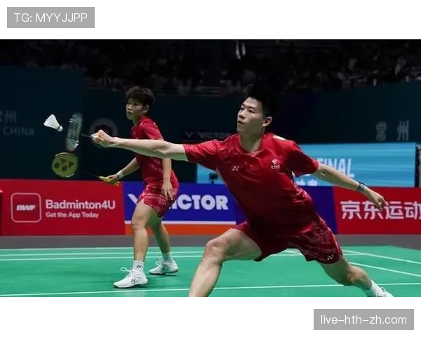 冯彦哲训练间隙突然翻车，眼神比比赛还慌张咋回事？